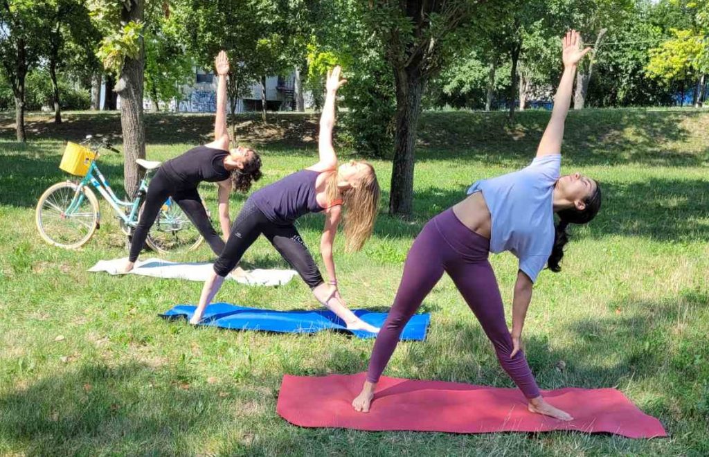 trikonasana