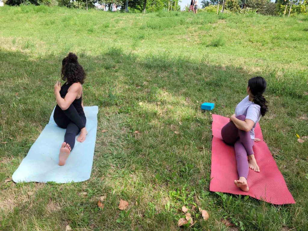 ARDHA MATSYENDRASANA – ŽIVOT U SADAŠNJEM TRENUTKU